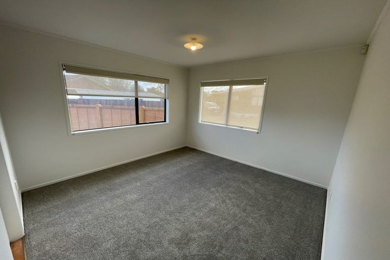 Photo of property in 15 Lyren Place, Half Moon Bay, Auckland, 2012