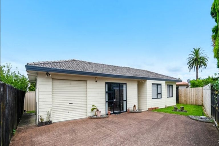 Photo of property in 2/66 Willis Road, Papakura, 2110