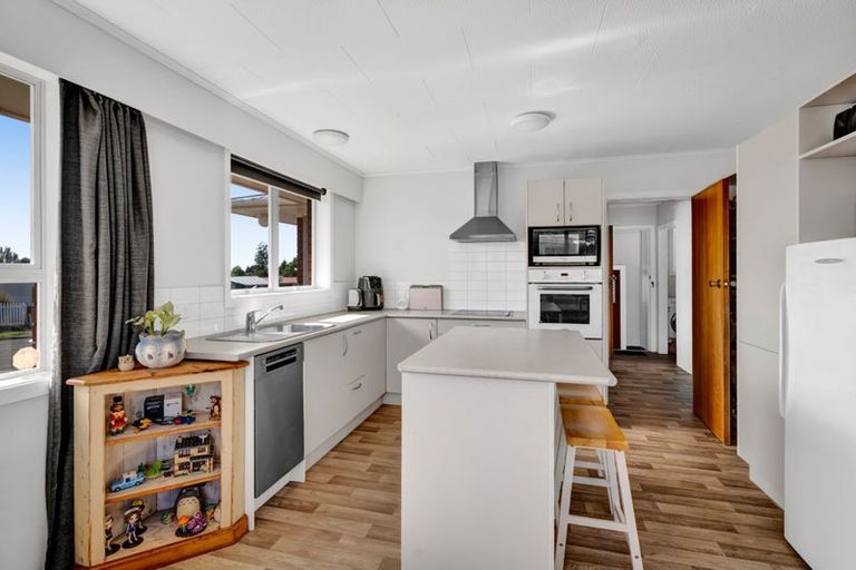 Photo of property in 21 Montjoy Street, Stratford, 4332