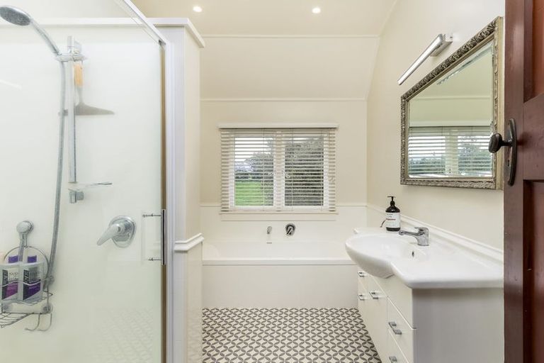 Photo of property in 10 Roma Way, Waitarere, 5510