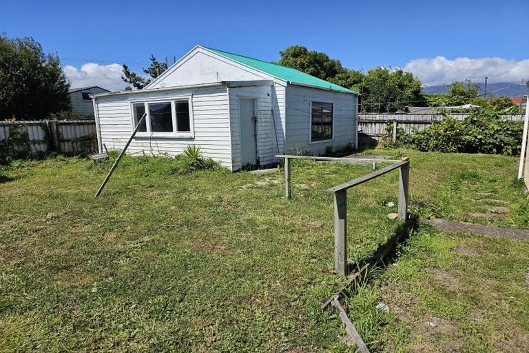 Photo of property in 6 The Esplanade, Westport, 7825