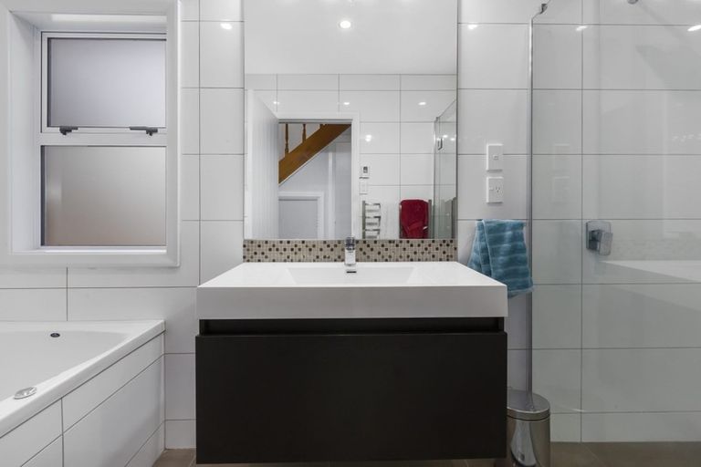 Photo of property in 70 Kahu Road, Paremata, Porirua, 5024