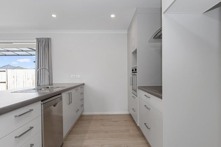 Photo of property in 57 Kahuparere Crescent, Pyes Pa, Tauranga, 3112