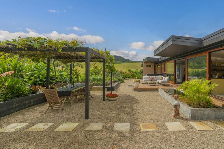 Photo of property in 40 Victoria Street, Coromandel, 3506