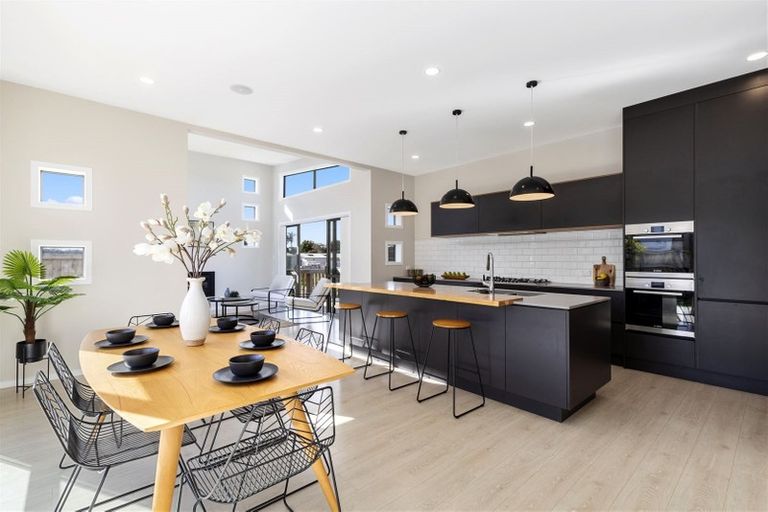 Photo of property in 42 Huarahi Pai Road, Huapai, Kumeu, 0810