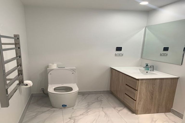 Photo of property in 67a Divich Avenue, Te Atatu South, Auckland, 0610