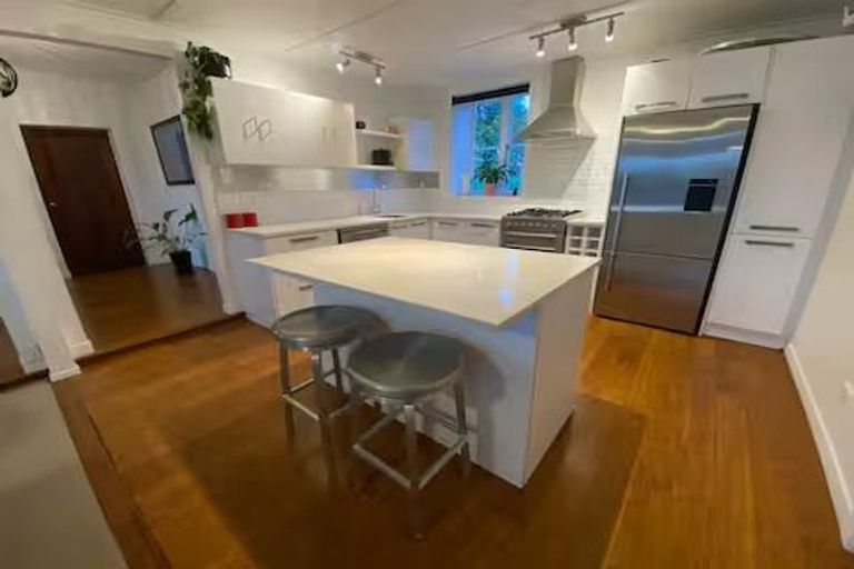 Photo of property in 4 Outlook Road, Greenhithe, Auckland, 0632