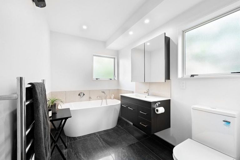 Photo of property in 20 Longmont Terrace, Churton Park, Wellington, 6037