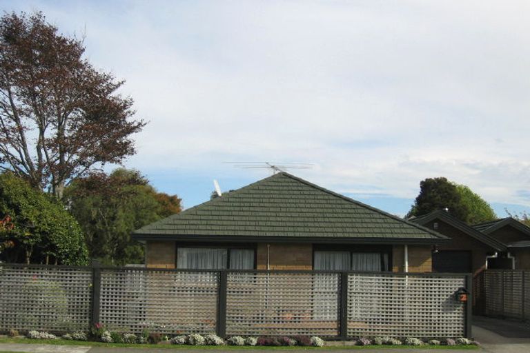 Photo of property in 2 Bathurst Street, Heretaunga, Upper Hutt, 5018