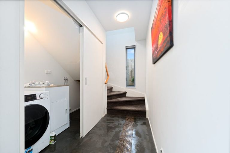 Photo of property in 1 Cron Avenue, Te Atatu South, Auckland, 0610