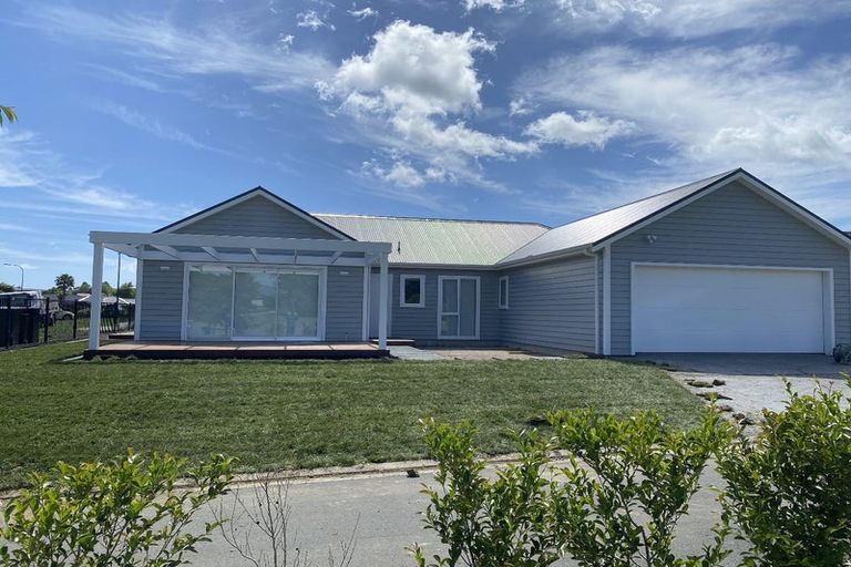 Photo of property in 2 Grove Lane, Omokoroa, 3114