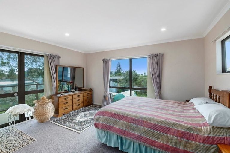 Photo of property in 36 Eruini Street, Waikanae Beach, Waikanae, 5036