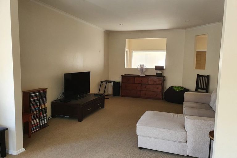 Photo of property in 44 Parkwood Crescent, Gulf Harbour, Whangaparaoa, 0930