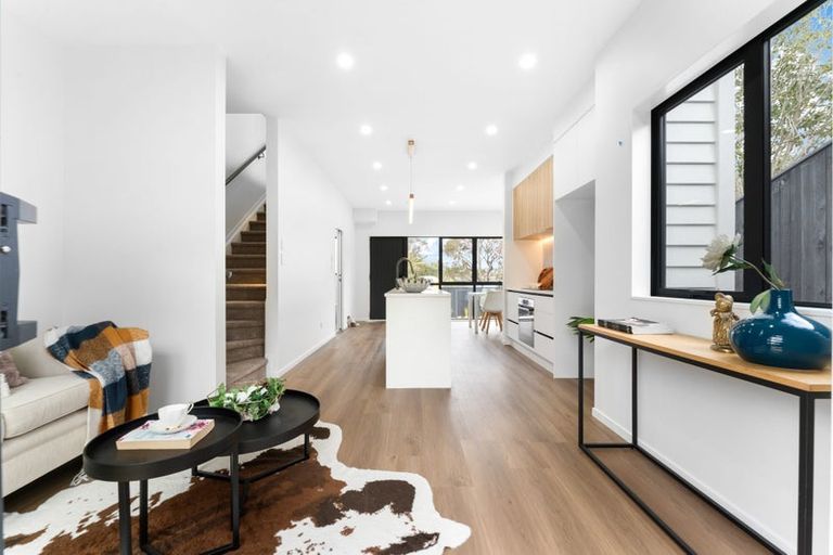 Photo of property in 16a Saint Catherine Crescent, West Harbour, 0618