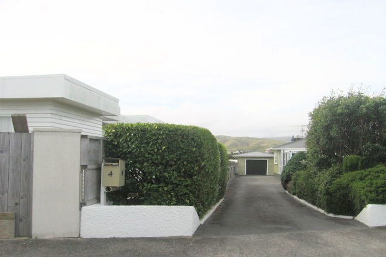 Photo of property in 4 Walker Avenue, Paremata, Porirua, 5026