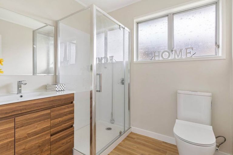 Photo of property in 2/94 Beaumonts Way, Manurewa, Auckland, 2102