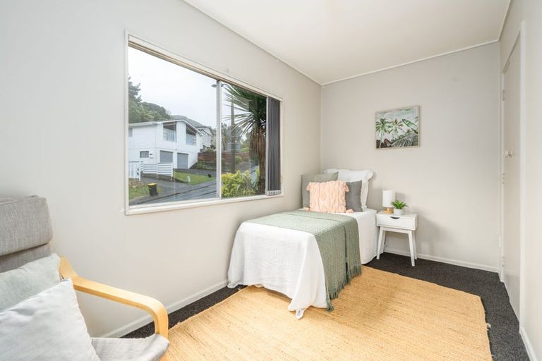 Photo of property in 32 Thurleigh Grove, Karori, Wellington, 6012