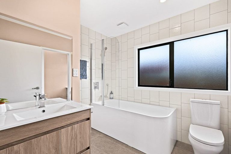 Photo of property in 8 Lasque Place, Glen Eden, Auckland, 0602