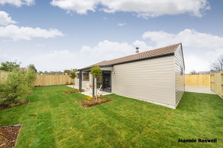 Photo of property in 4 Angelina Way, Kelvin Grove, Palmerston North, 4414