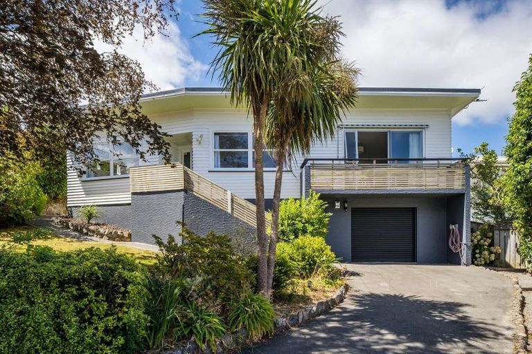 Photo of property in 34 Ranui Terrace, Tawa, Wellington, 5028