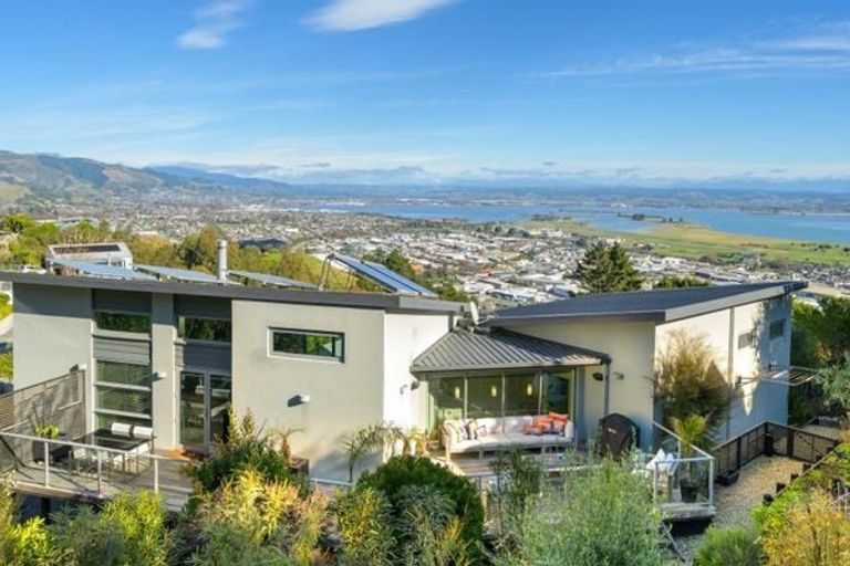Photo of property in 28 Commodore Place, Britannia Heights, Nelson, 7010