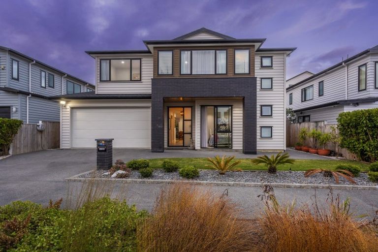 Photo of property in 10 Tawatawa Street, Long Bay, Auckland, 0630