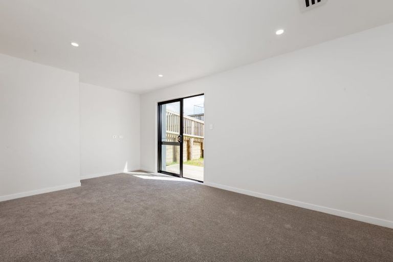 Photo of property in 1 Sunnyheights Road, Orewa, 0931
