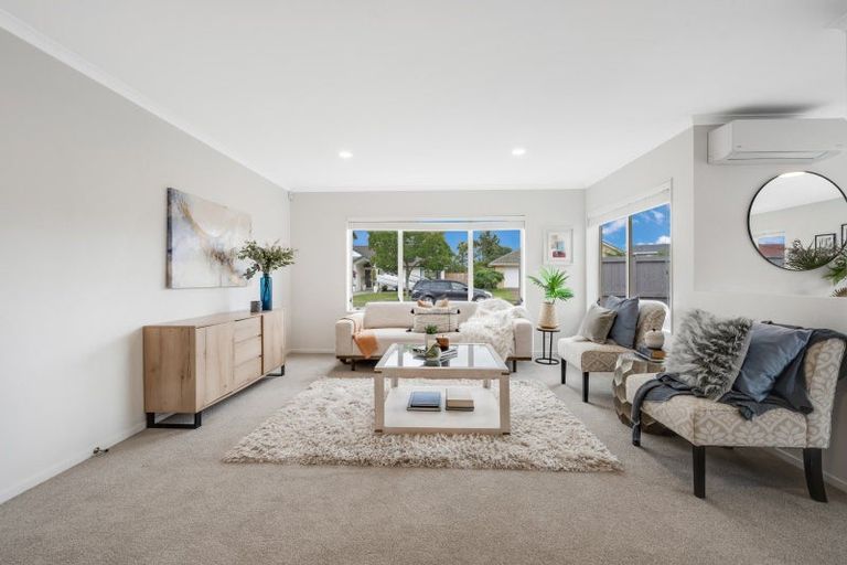 Photo of property in 19 Montecito Place, Golflands, Auckland, 2013