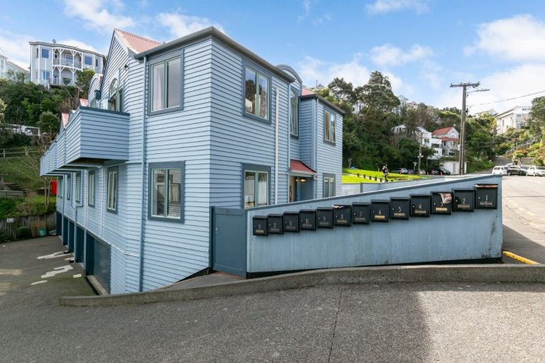 Photo of property in 93a Kelburn Parade, Kelburn, Wellington, 6012