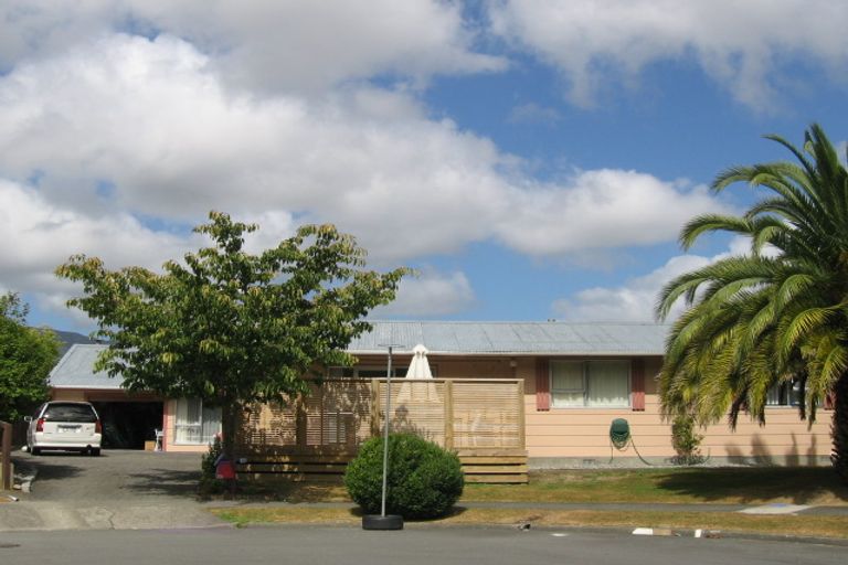 Photo of property in 10 Kansas Grove, Totara Park, Upper Hutt, 5018