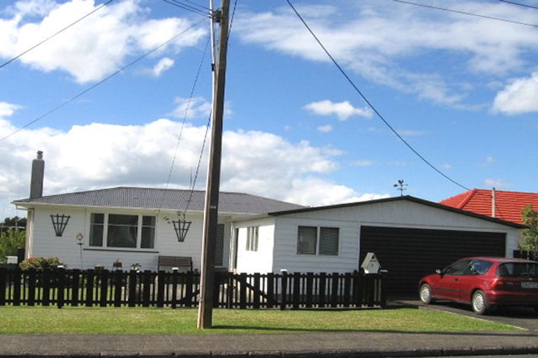 Photo of property in 1/32 Neil Avenue, Te Atatu Peninsula, Auckland, 0610