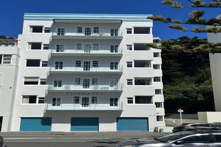 Photo of property in Sunhaven Flats, 262 Oriental Parade, Oriental Bay, Wellington, 6011