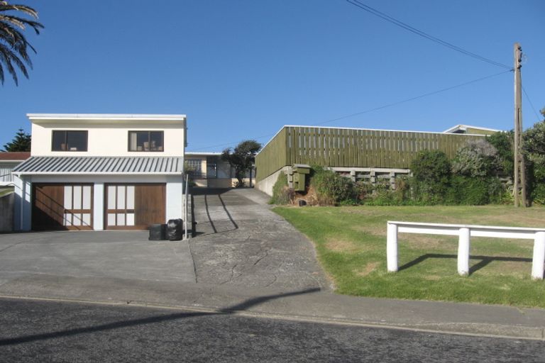 Photo of property in 2 Lambley Road, Titahi Bay, Porirua, 5022