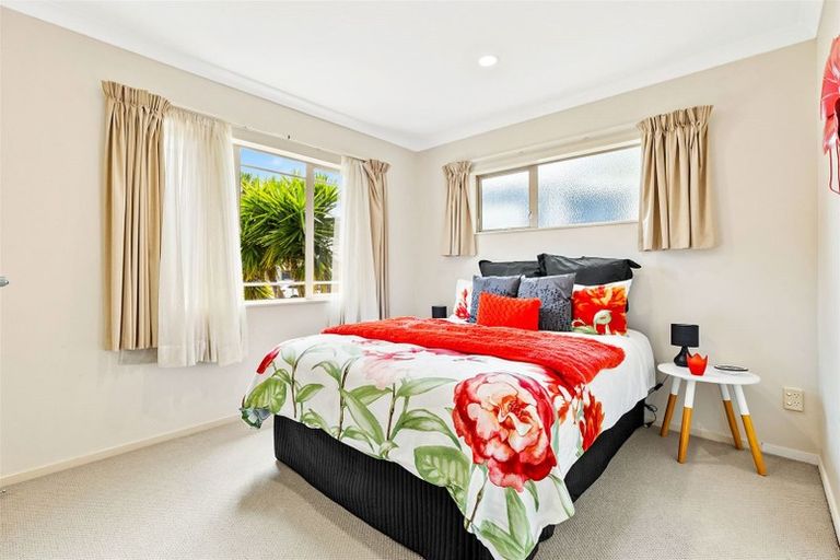 Photo of property in 77c Colwill Road, Massey, Auckland, 0614