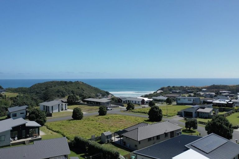 Photo of property in 2 Pipi Place, Baylys Beach, 0377