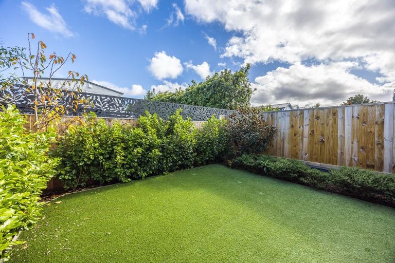 Photo of property in 11/10 Fathom Place, Te Atatu Peninsula, Auckland, 0610