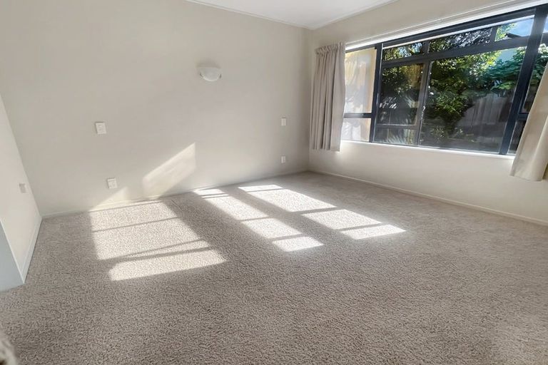 Photo of property in 2/136 Karori Road, Karori, Wellington, 6012