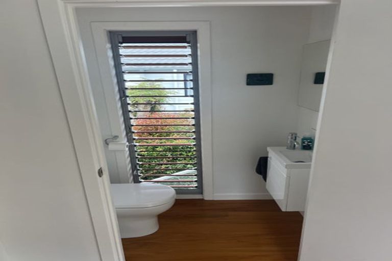 Photo of property in 2/25 Wolsley Avenue, Milford, Auckland, 0620