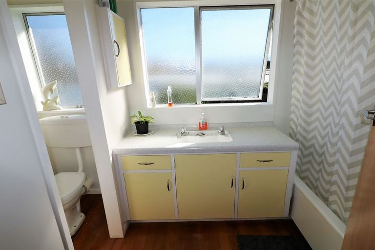 Photo of property in 2 Fairbrother Street, Carterton, 5713