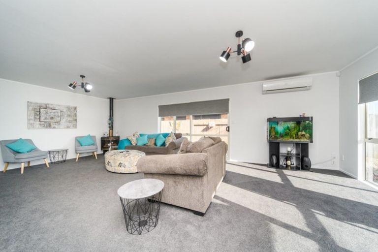 Photo of property in 18 Meridian Grove, Kelvin Grove, Palmerston North, 4414