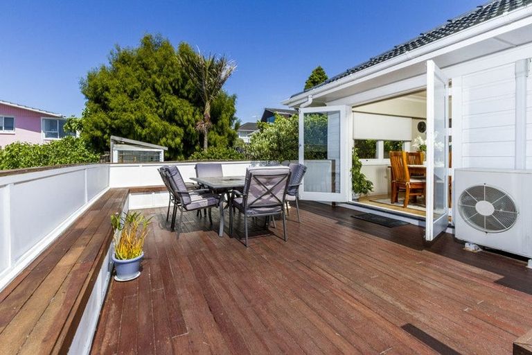 Photo of property in 72 Ocean View Road, Northcote, Auckland, 0627