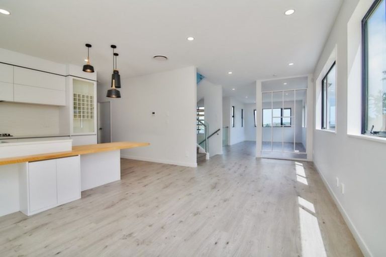 Photo of property in 30 Ascension Crescent, Orewa, 0931