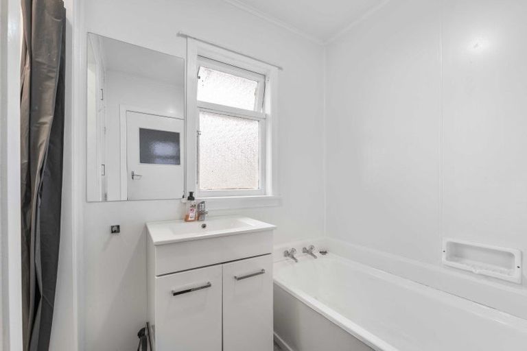 Photo of property in 8 Fyson Place, Hawera, 4610