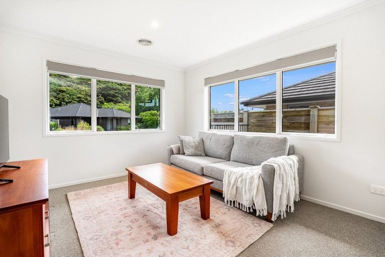 Photo of property in 5 Mooring Close, Whitby, Porirua, 5024