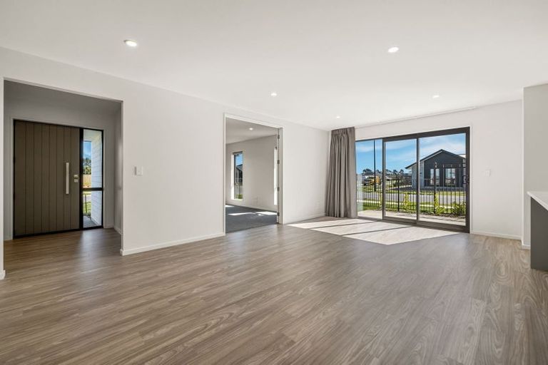 Photo of property in 16 Sanders Way, Rolleston, 7614