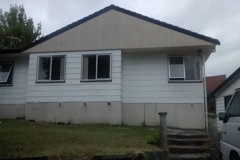 Photo of property in 18 Athena Drive, Totara Vale, Auckland, 0629