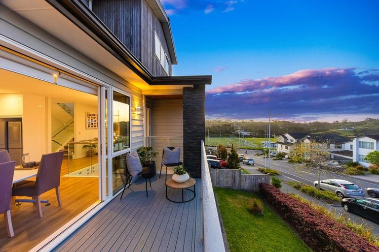 Photo of property in 32 Cavalli Road, Long Bay, Auckland, 0630