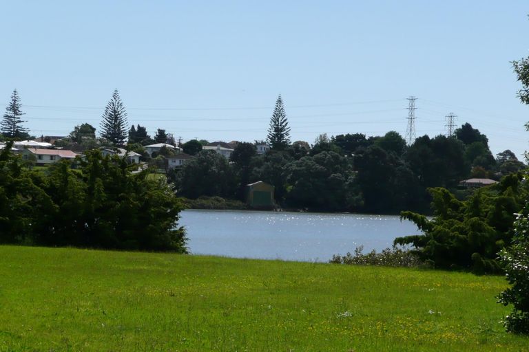 Photo of property in 2/48 Queen Mary Avenue, New Lynn, Auckland, 0600