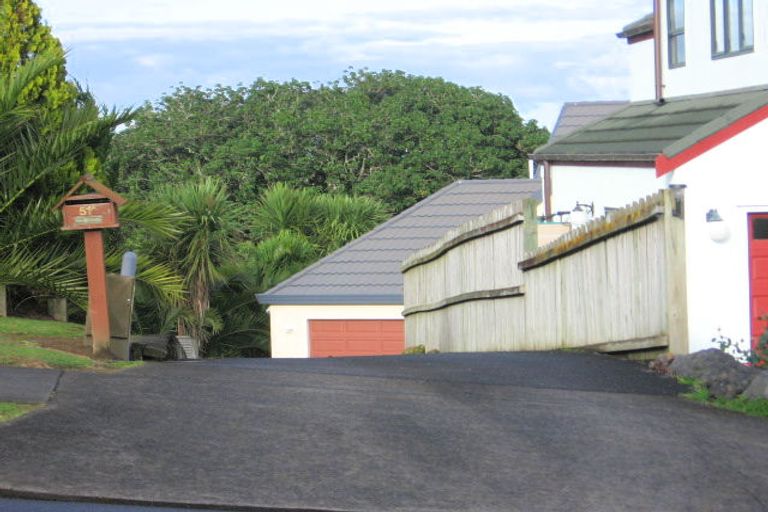 Photo of property in 51a Ribbonwood Crescent, Goodwood Heights, Auckland, 2105