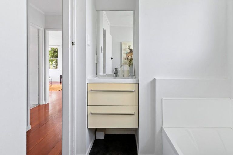 Photo of property in 9 Tranmere Road, Fairfield, Hamilton, 3214